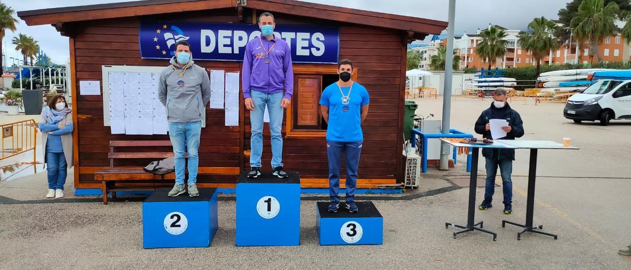 Walter Bouzán, primero en el podium de Denia.