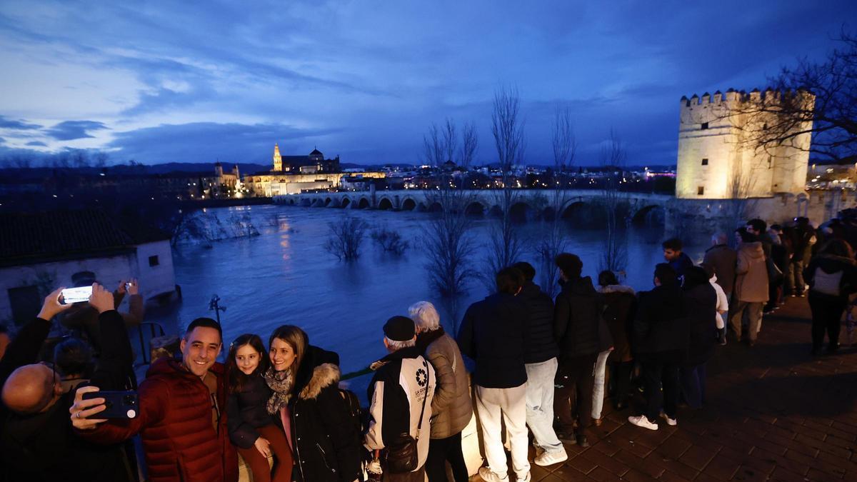 El Guadalquivir impresiona a su paso por Córdoba