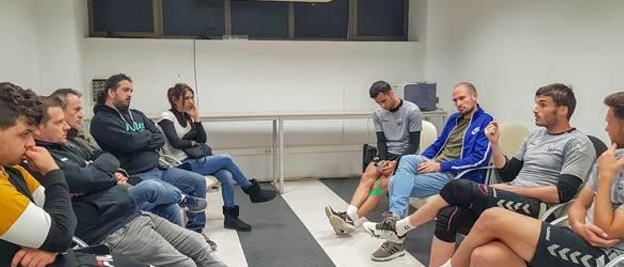 Los representantes de las peñas y los capitanes se reunieron ayer en Castalia.