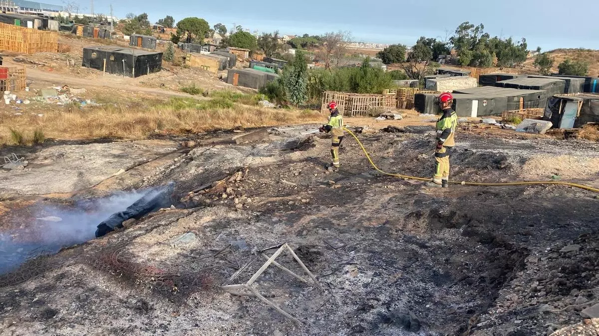 Muere un inmigrante en el incendio de un asentamiento chabolista en Huelva