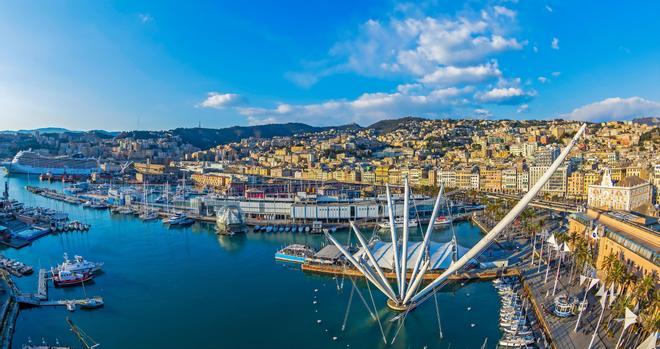 El puerto de Génova es, junto con el de Marsella, el más importante del Mediterráneo.