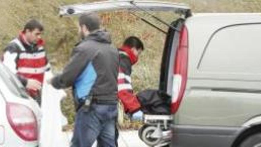 Aparece una joven apuñalada dentro de un coche en Lugo