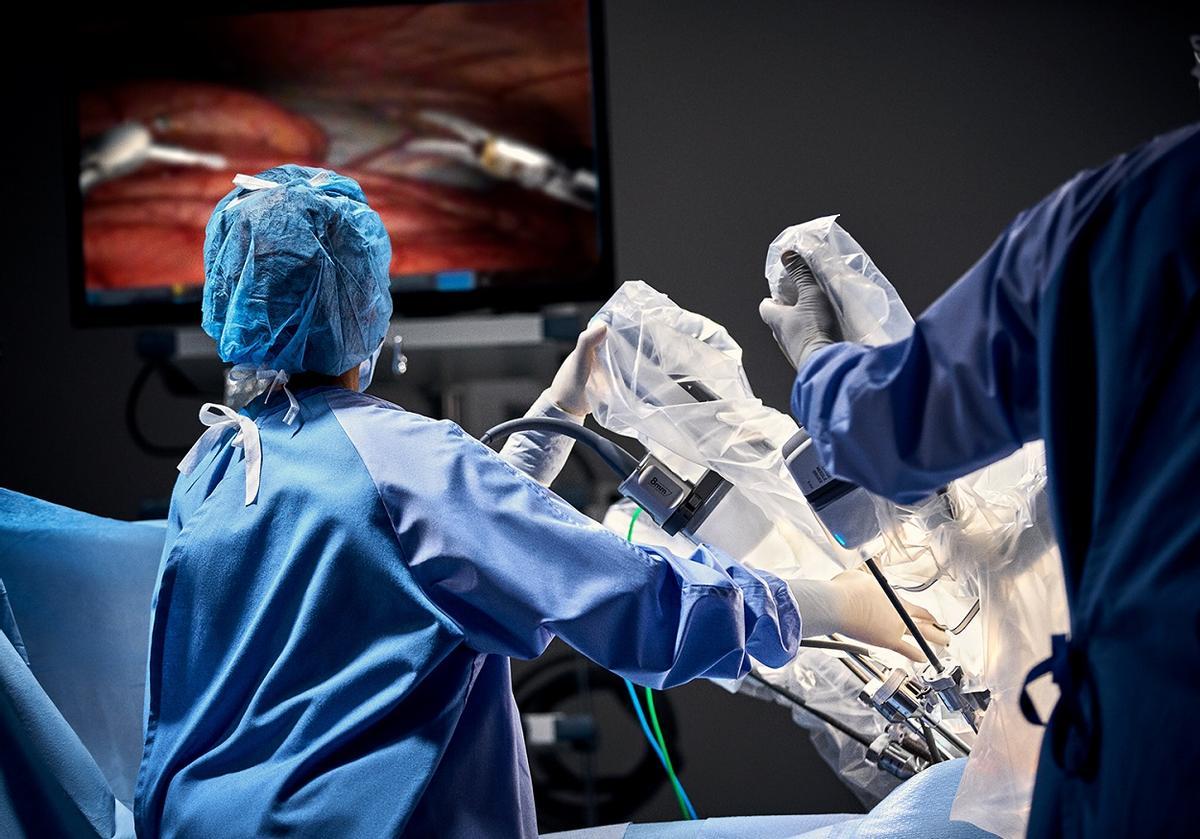 La cirugía robótica se ha convertido en una herramienta fundamental en el abordaje quirúrgico del cáncer de ovario en estadios tempranos.