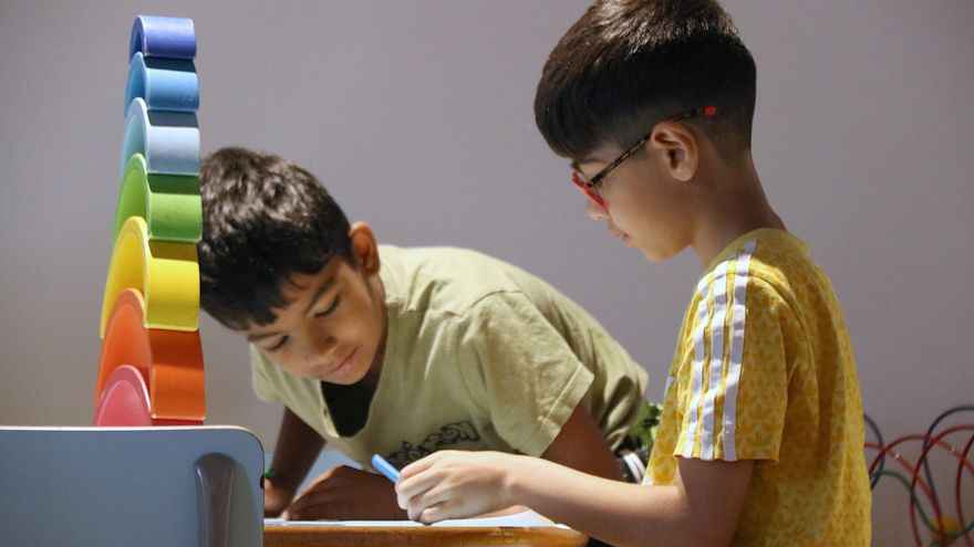 Famílies monoparentals exigeixen al Govern ajudes específiques per conciliar feina i final de curs escolar