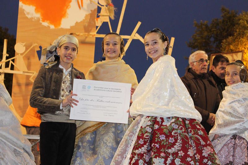 Entrega de los certificados de la Unesco a las Fallas infantiles