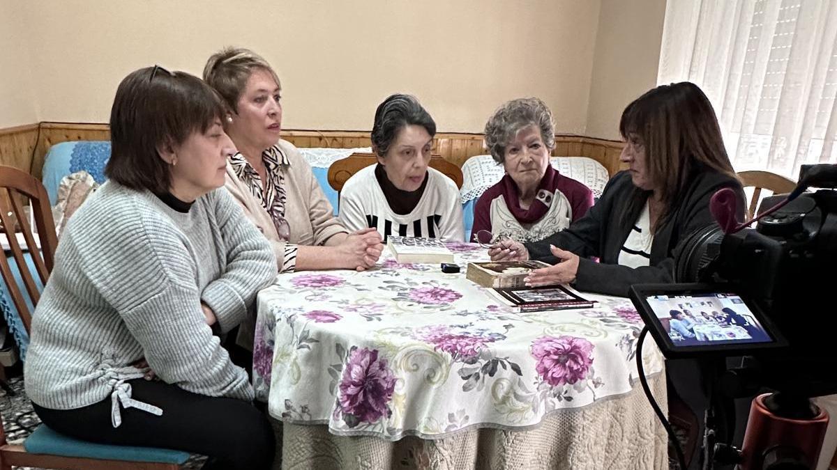 La familia de Manuel Bellot Orgilés durante la grabación del documental.