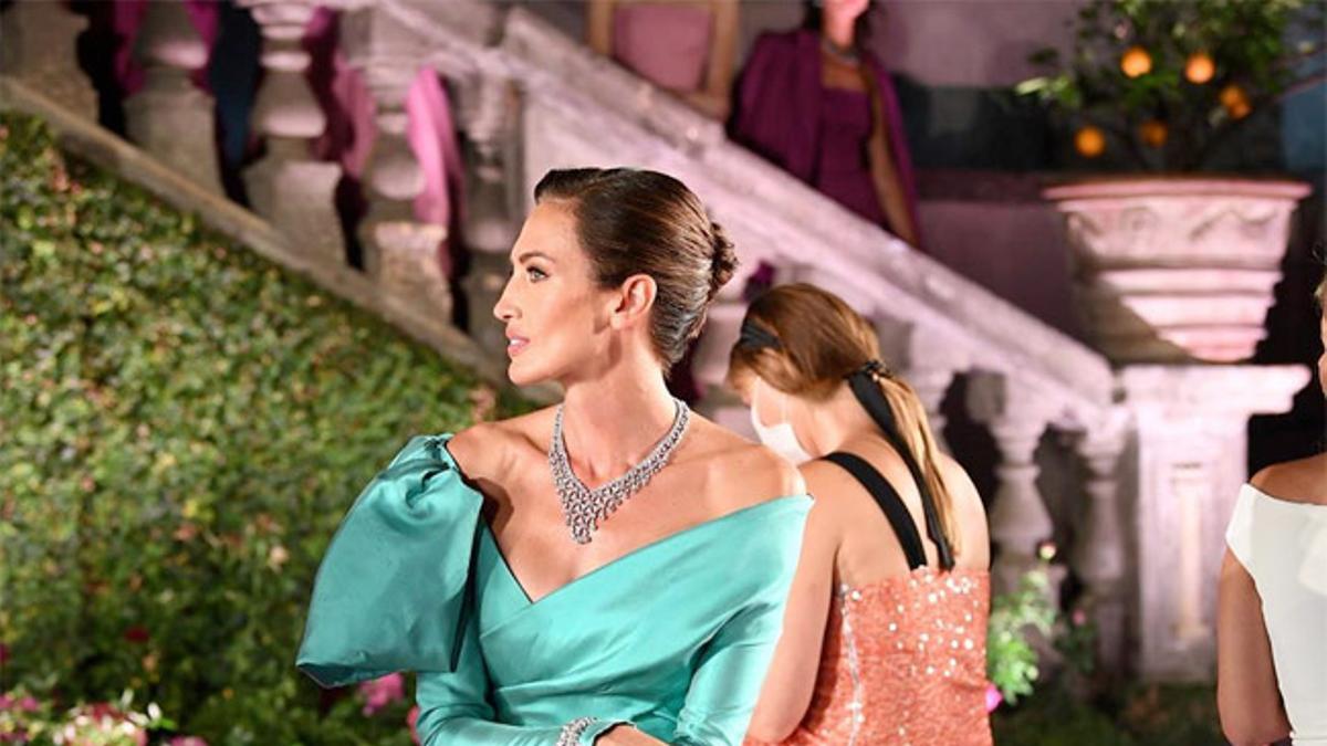 El look de Nieves Álvarez en Roma con vestido de Alta Costura de Elie Saab y joyas de Bulgari