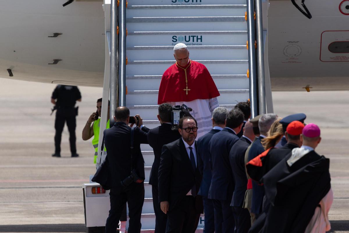 Llegada del papa León XIV al aeropuerto de Barcelona