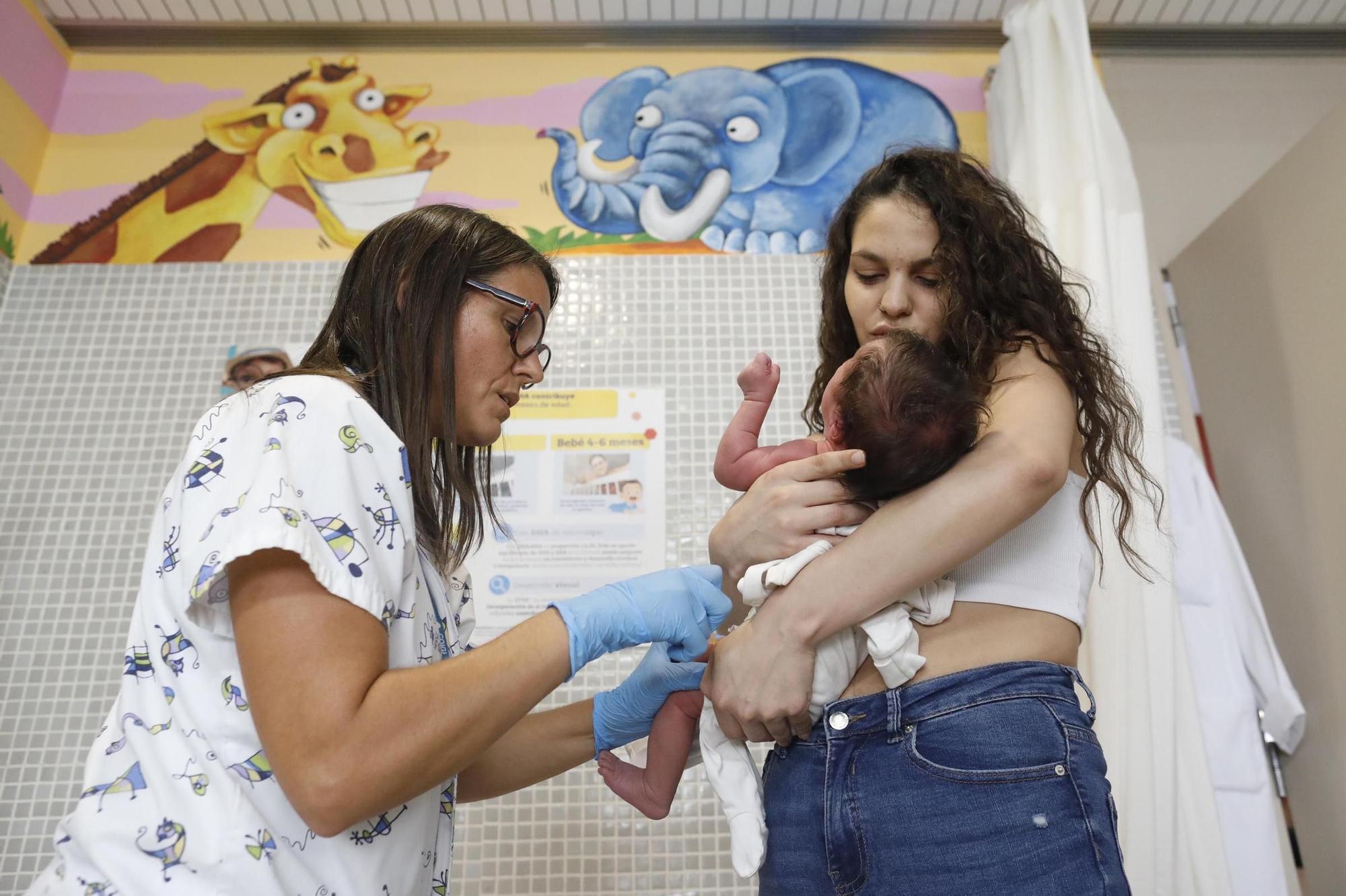 Més de 6.000 nadons gironins rebran la vacuna per evitar la bronquiolitis