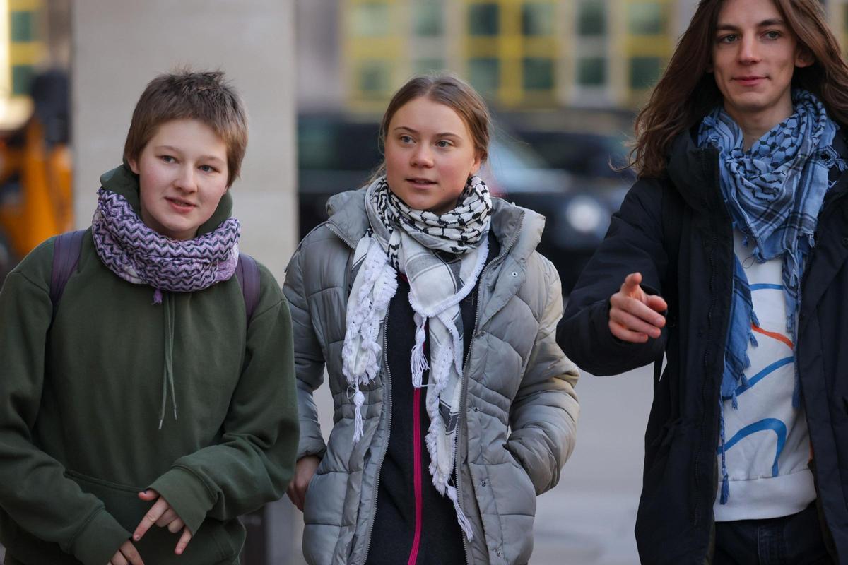 Greta Thunberg llega a su juicio en Londres