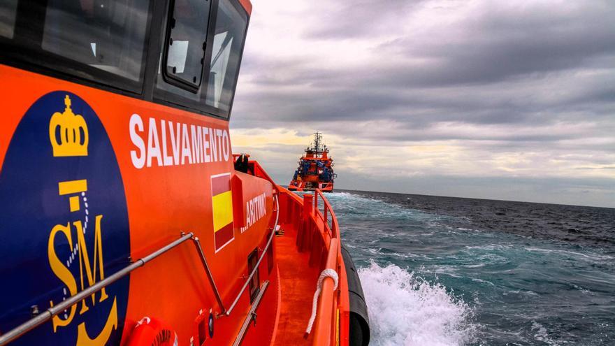 Salvamento rescata a 248 migrantes de 5 barcas y los lleva a Lanzarote y Gran Canaria