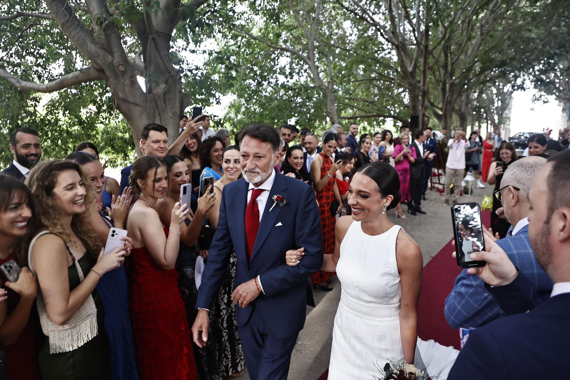 Boda de Nuria Llopis: la llegada de los novios y la ceremonia