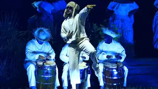 Bad Bunny inicia el primero de sus 30 conciertos en Puerto Rico con una oda a sus raíces y crítica al colonialismo