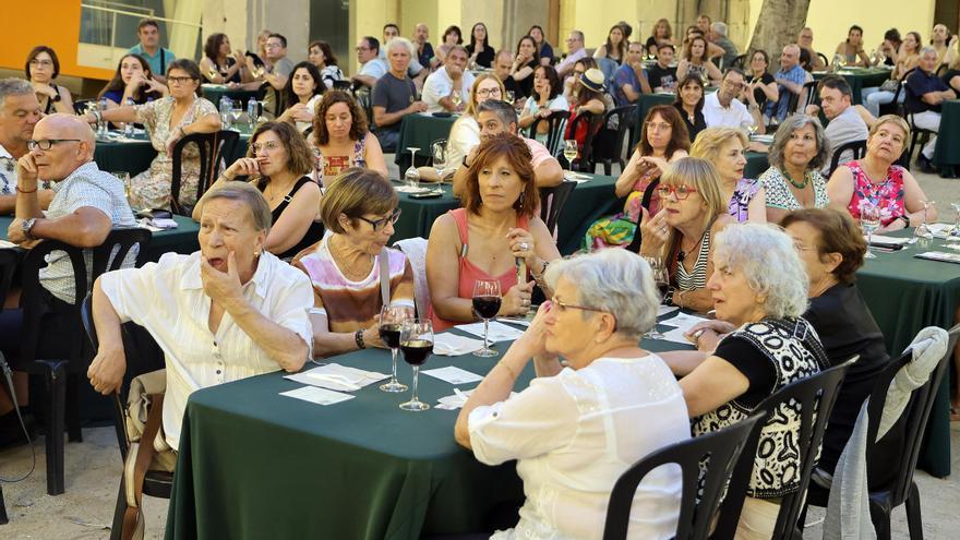 180 amants del tomàquet omplen el claustre del Museu de Manresa