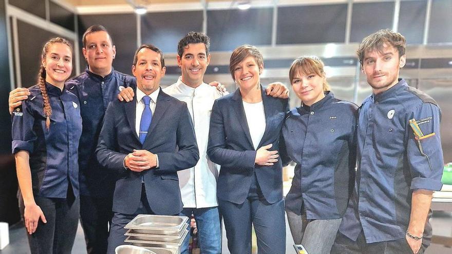 Andreu Genestra (el que va de blanco) junto a su equipo durante el congreso Madrid Fusión.