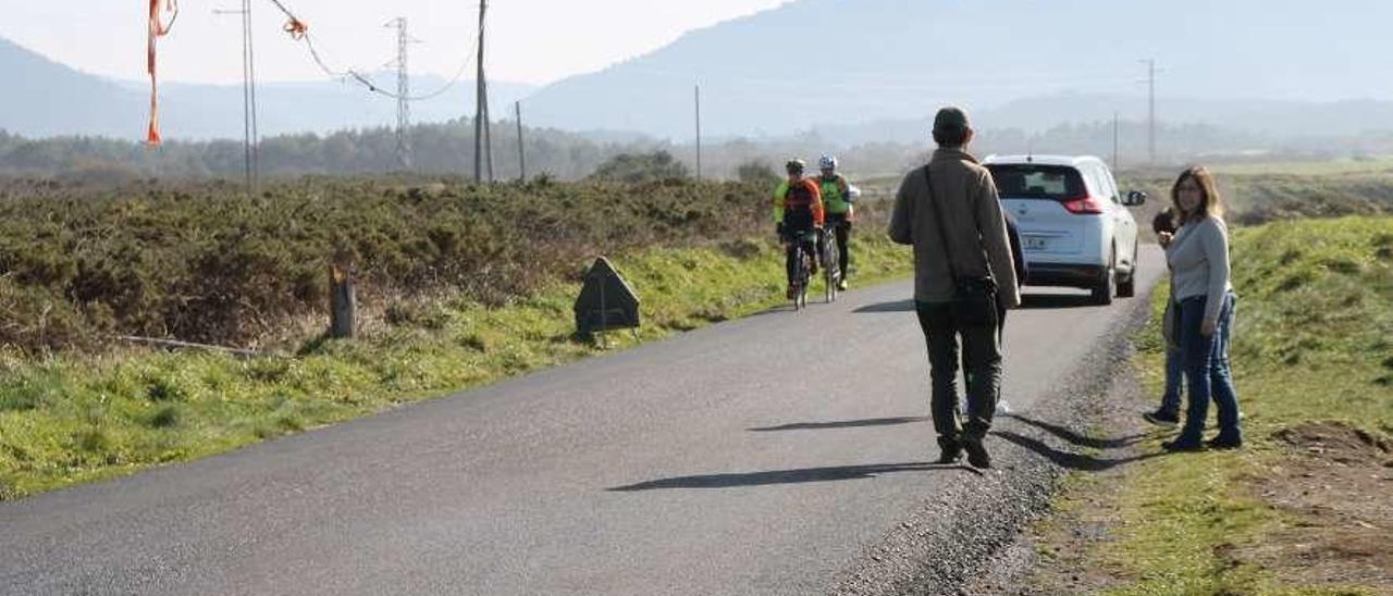 Acceso al faro de Oviñana, en Cudillero, tras las obras de mejora de la vía.