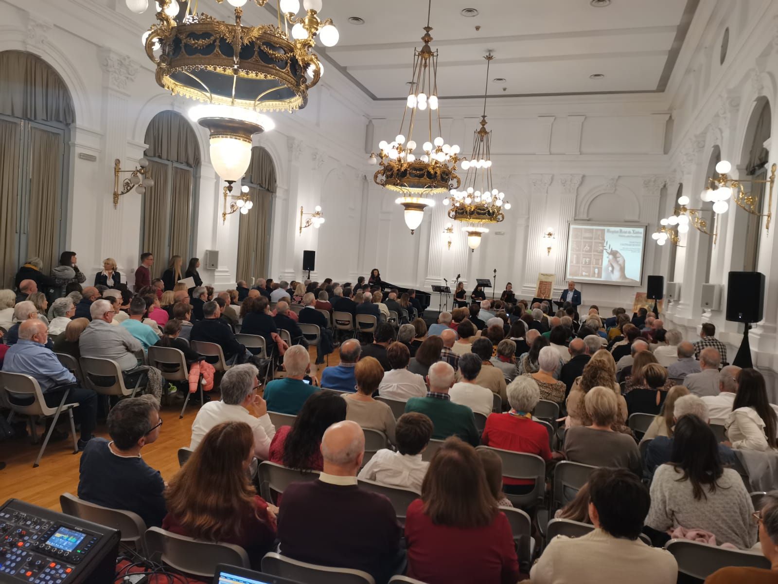 Presentación del calendario solidario de Xàtiva