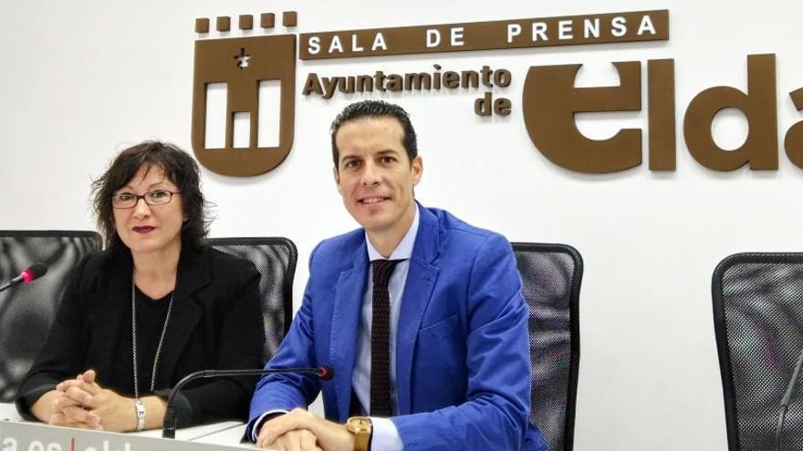 El alcalde Rubén Alfaro y la gerente Vicenta Tortosa