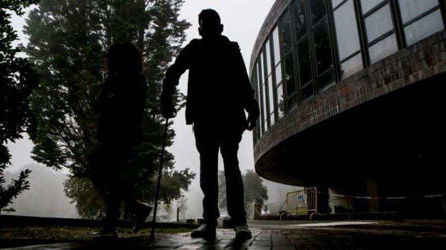 El "milagro" de llegar andando a la Facultad tras una vida en silla de ruedas