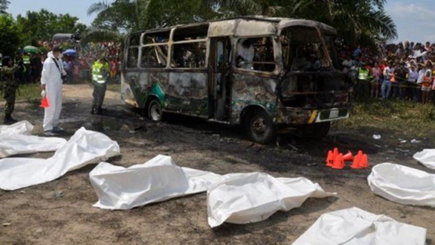 Al menos 32 niños mueren calcinados en un autobús en Colombia