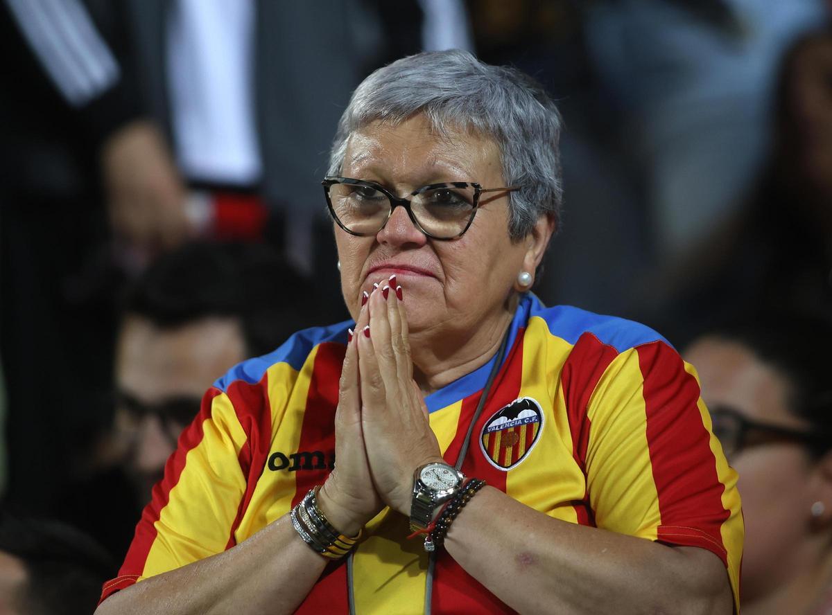 La emoción de Mestalla durante el derbi con el Villarreal