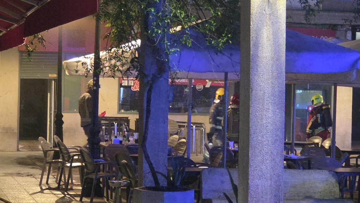 Alarma en Vilagarcía por un incendio en una pizzería Alarma en Vilagarcía por un incendio en una pizzería
