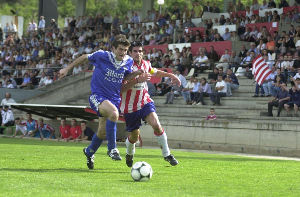 Joc i alegria del jugadors del CE Manresa per l''ascens de categoria la temporada 2000-2001