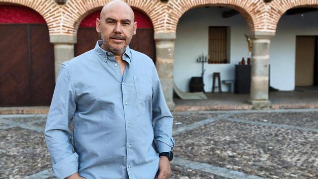 David Fernández en el escenario de la obra, el Patio de la Huerta del convento de Santa Clara.