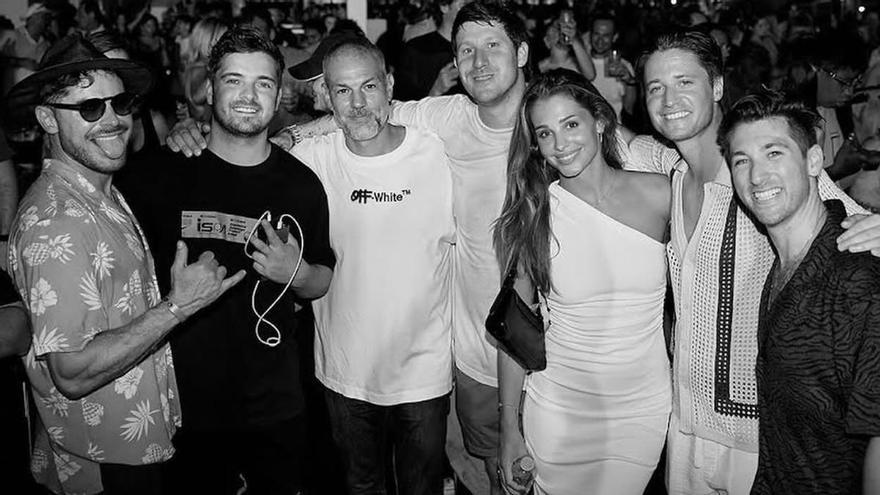 Zac Efron, de fiesta en Ibiza tras un brutal cambio físico para su nueva película sobre lucha libre