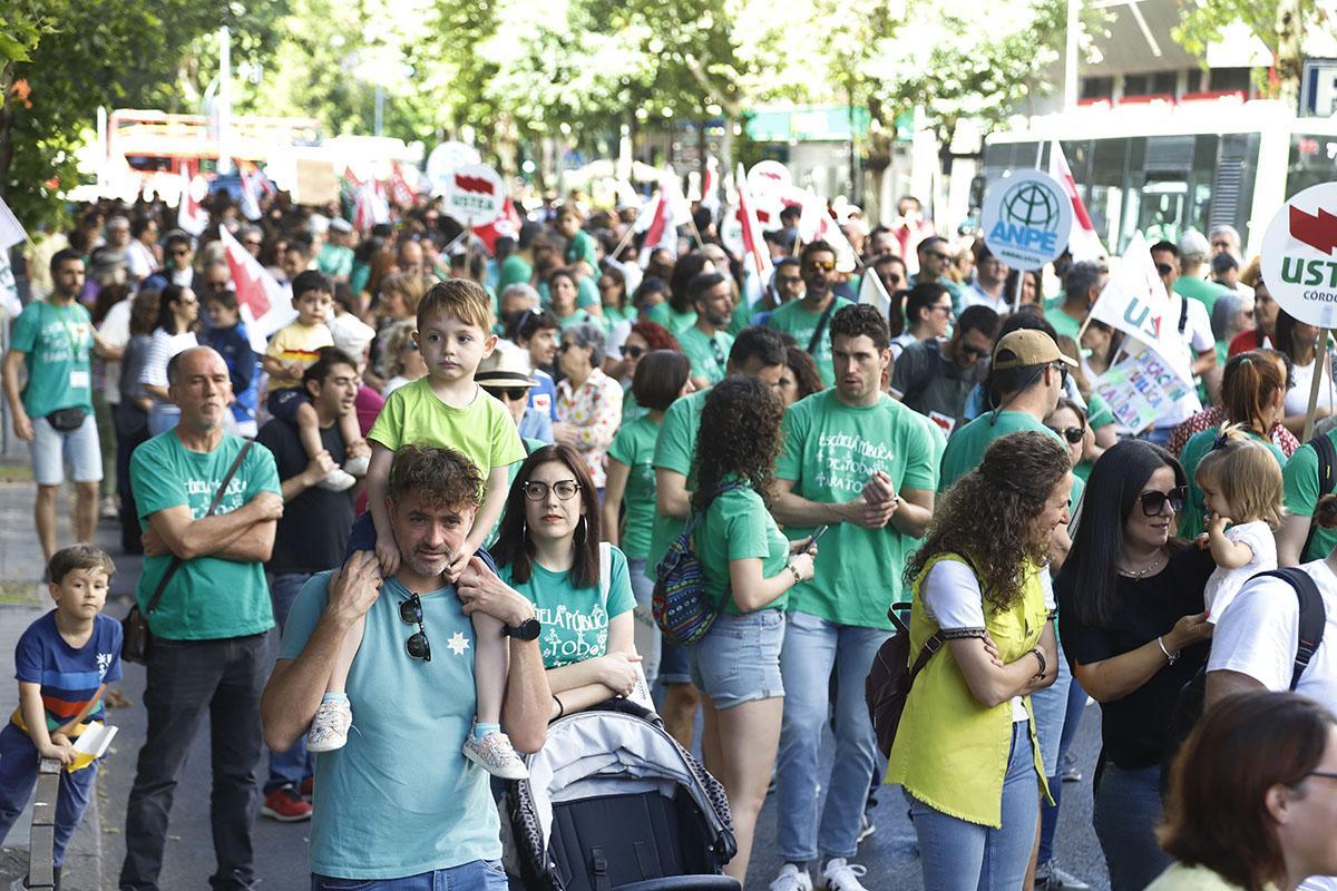 Los docentes cordobeses salen a la calle por una enseñanza pública de calidad