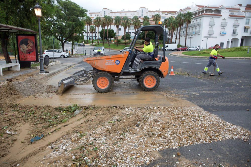 Riada arrastra coches en Alhaurín El Grande y ...