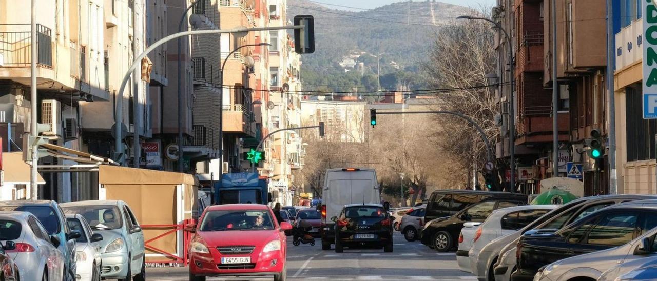 La avenida de Alfonso XIII de Elda conecta con las avenidas de Olimpiadas y Filipinas. | ÁXEL ÁLVAREZ