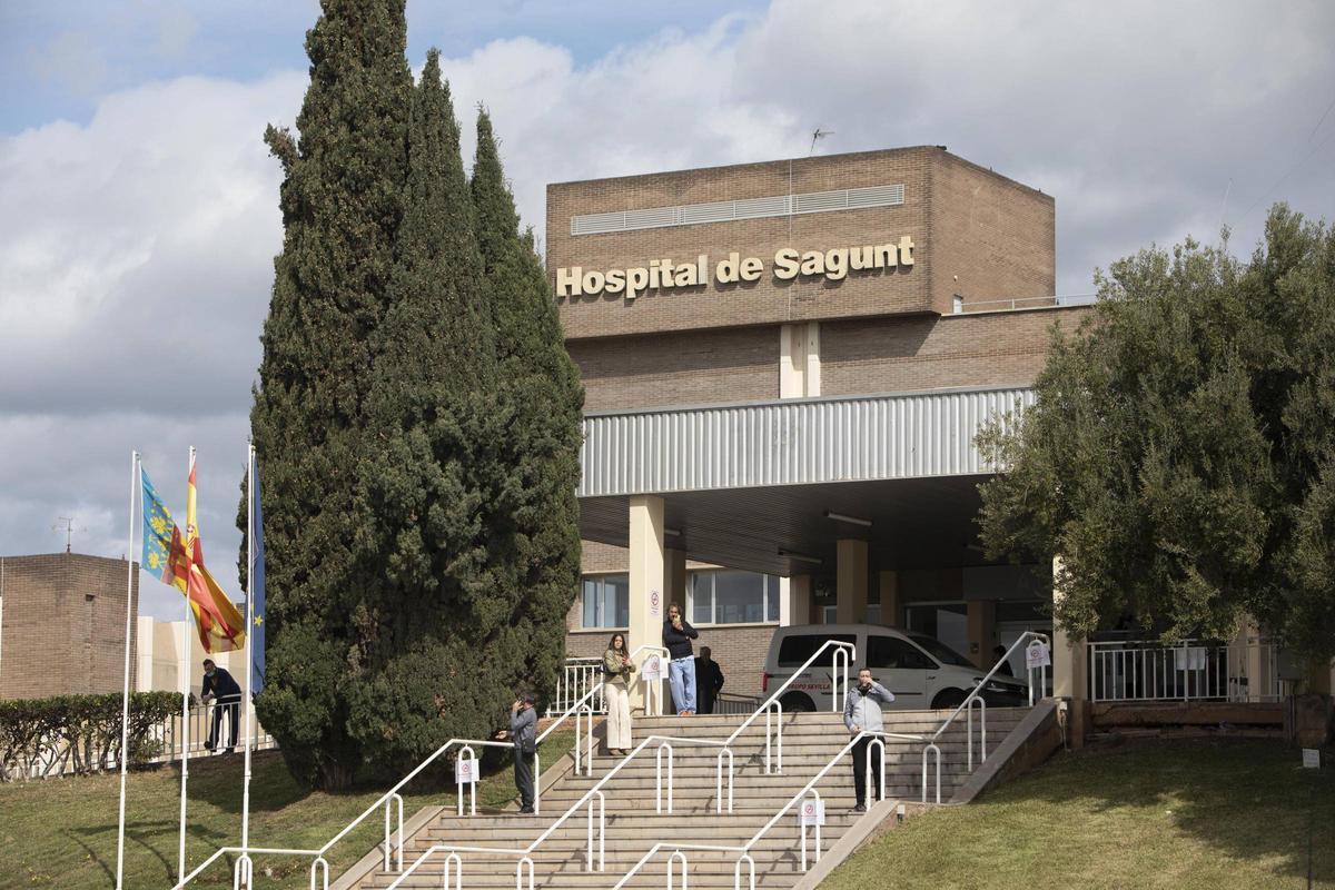 Acceso principal al Hospital de Sagunt.