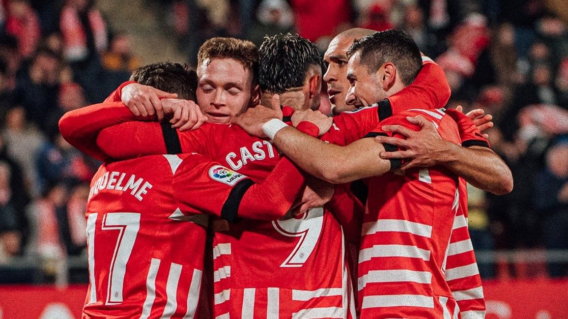 Los jugadores del Girona celebran uno de los goles ante el Almería.