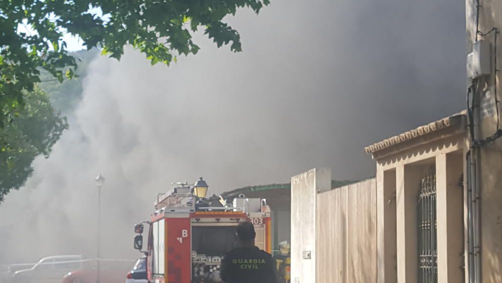 Feuer beschädigt Fahrzeuge in Tiefgarage in Esporles