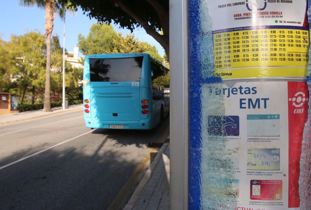 La EMT ha detectado destrozos en once marquesinas de la línea 33, por el Cerrado de Calderón y Parque Clavero