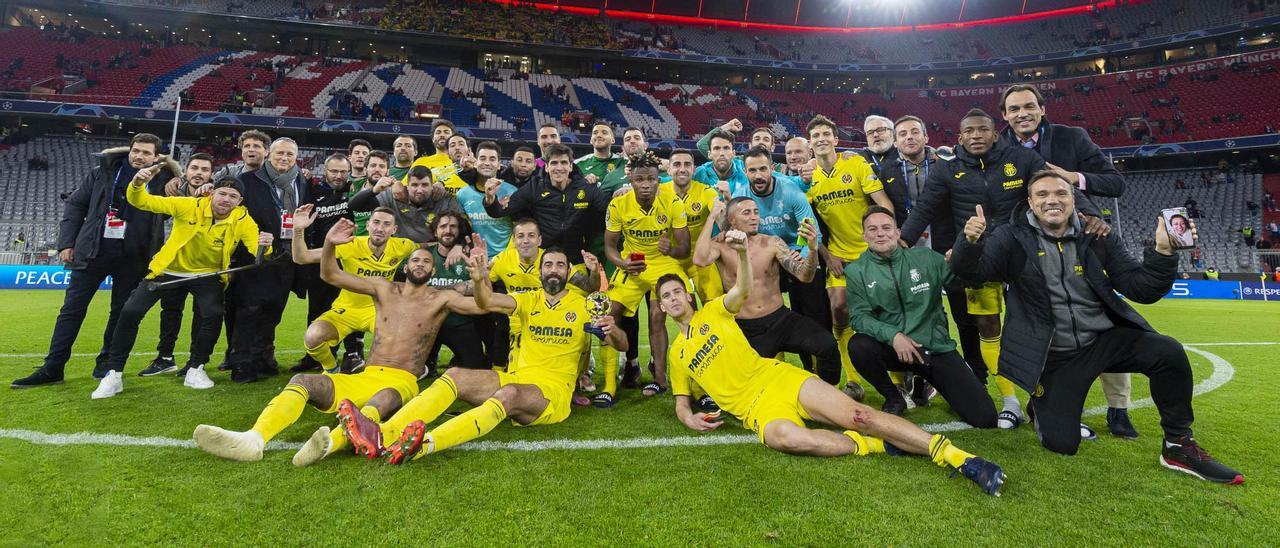 Los jugadores del Villarreal celebran el pase a las semifinales de la Champions.