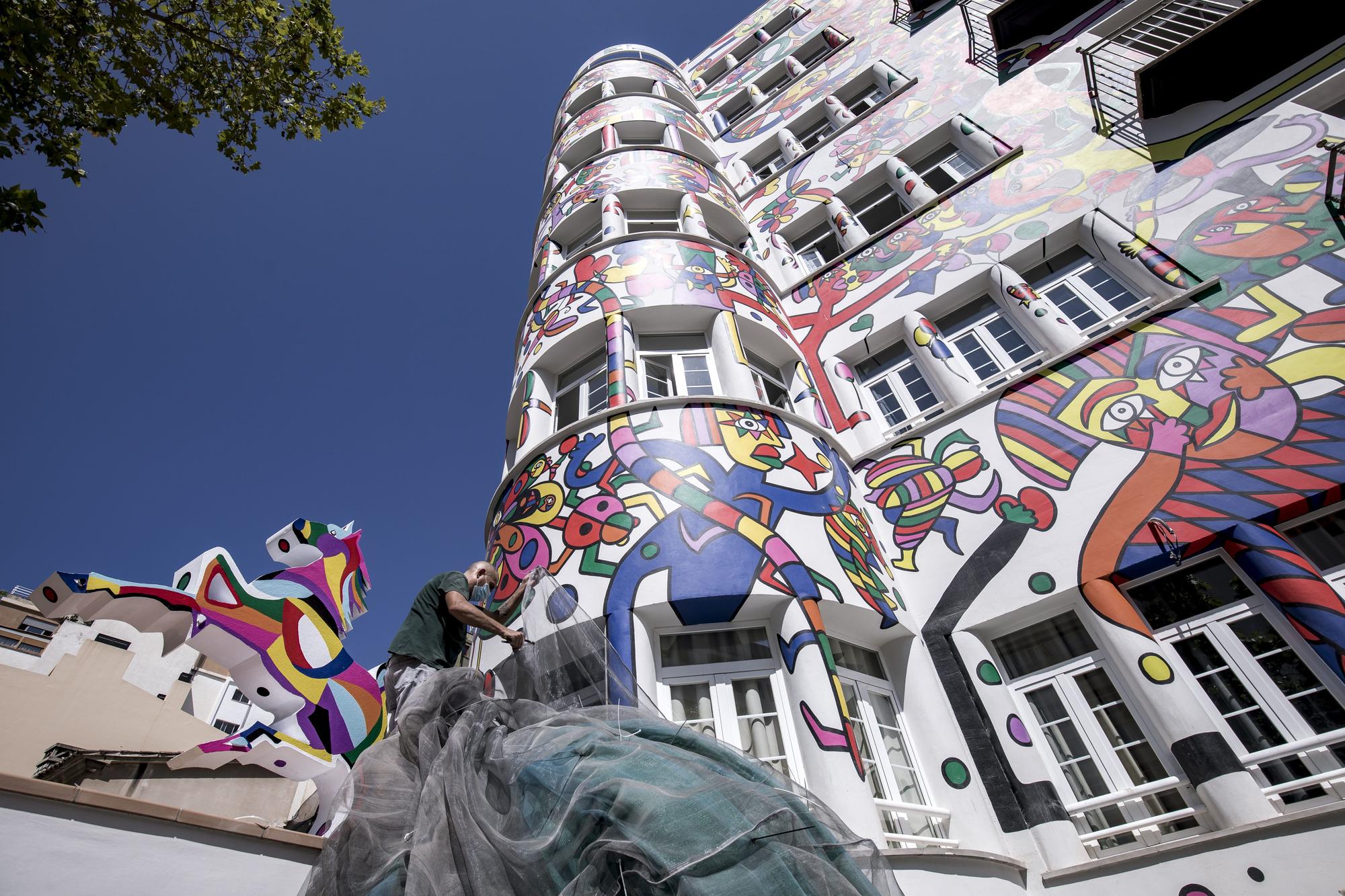 El Hotel Artmadams ya muestra el mural de Mesas