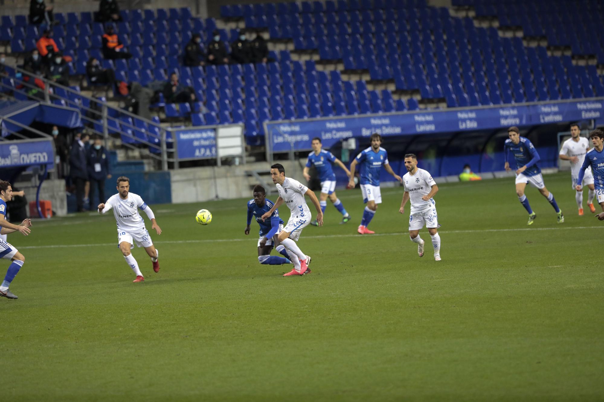 El partido del Oviedo ante el Tenerife, en imágenes