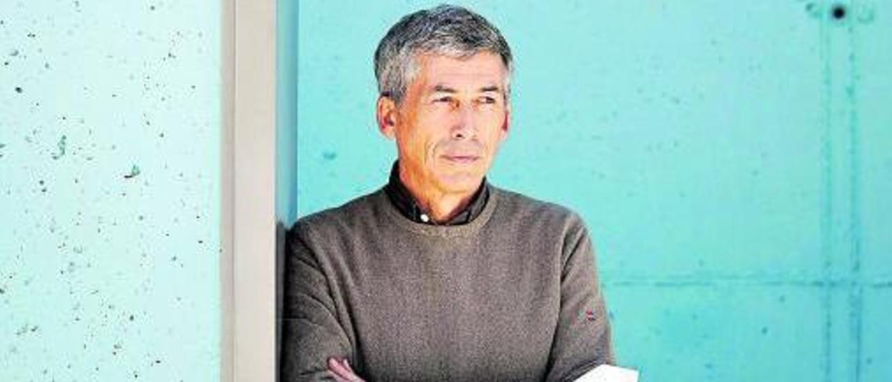 El virólogo valenciano Antonio Alcamí, en el Centro de Biología Molecular Severo Ochoa. | JOSÉ LUIS ROCA