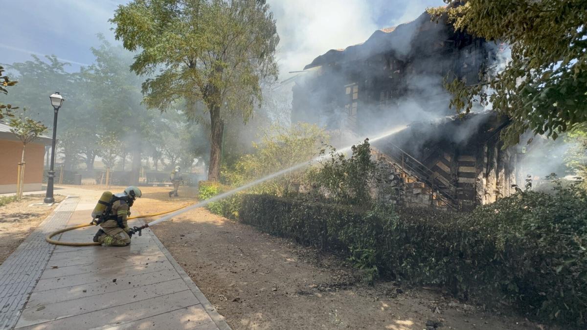 El incendio de la Casa del Corcho de Toledo, en imágenes El incendio de la Casa del Corcho de Toledo, en imágenes