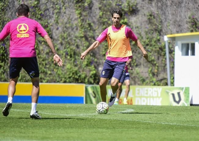 Entrenamiento de la UD Las Palmas en Barranco ...