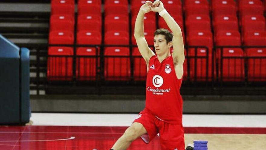 Nicolás Richotti entrenando con el Casademont Zaragoza.