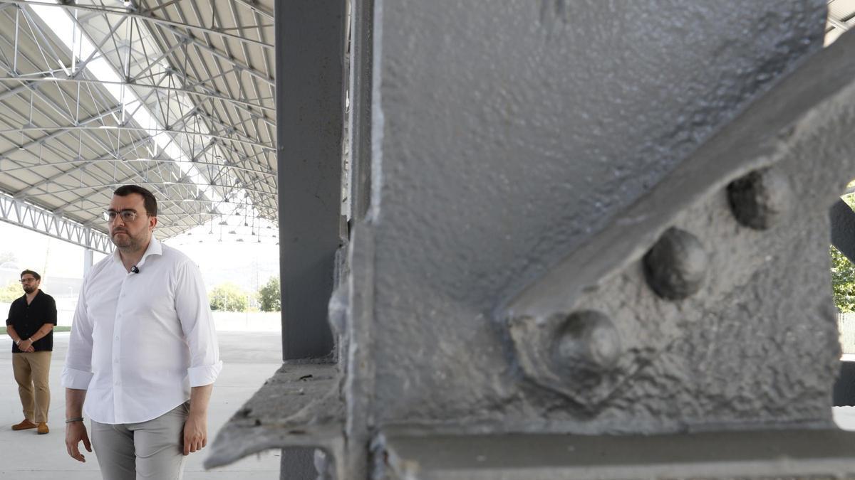 Adrián Barbón, en los Talleres del Conde.