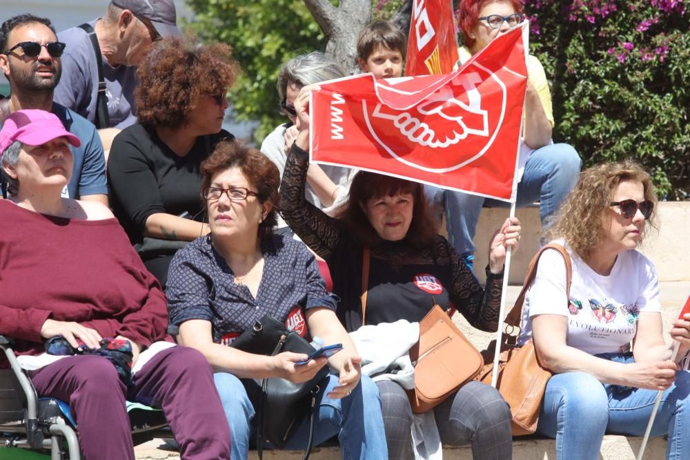 La reivindicación se concretó, durante la marcha por la avenida de España, en el grito «con [Albert] Rivera, no»