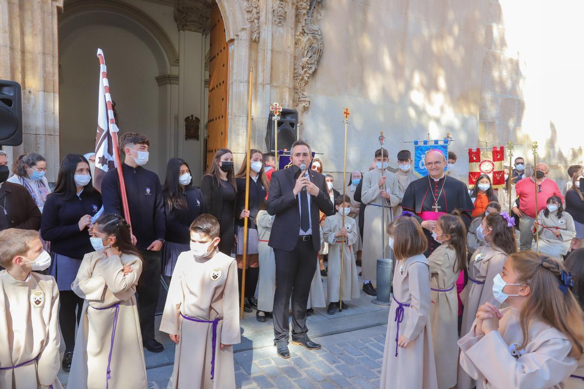 Procesión de los alumnos del colegio Nuestra Señora del Carmen de Orihuela