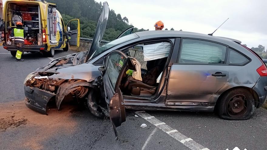 VÍDEO: Un accidente entre un camión y un turismo en la AS-I deja un herido grave y genera retenciones a la altura de Siero