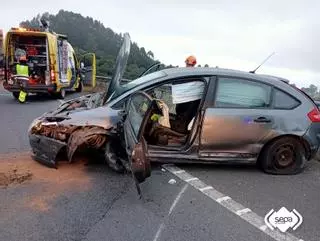 VÍDEO: Un accidente entre un camión y un turismo en la AS-I deja un herido grave y genera retenciones a la altura de Siero