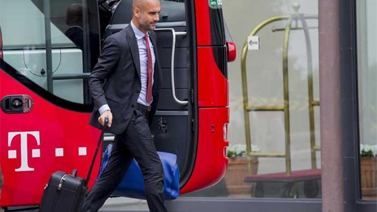 Guardiola, a su llegada al hotel