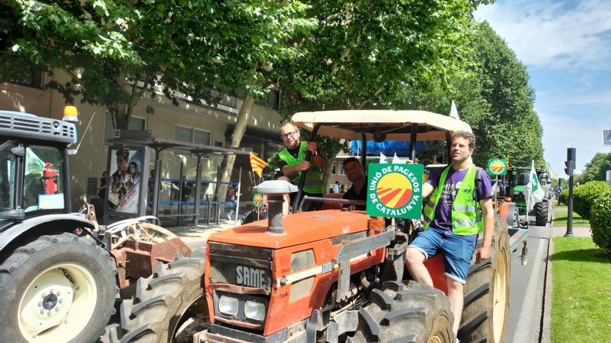 Una cinquantena de tractors i centenars de pagesos de Catalunya es manifesten a Madrid per reclamar ajuts per la sequera